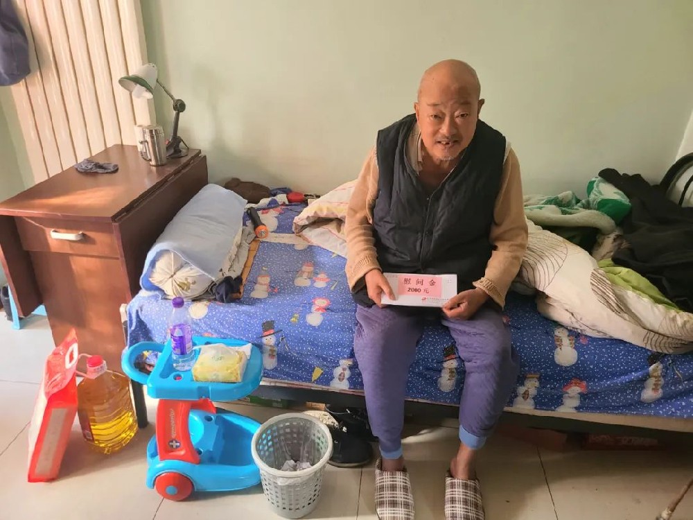寒冬送溫暖，關(guān)懷暖人心—大龍集團工會組織慰問活動